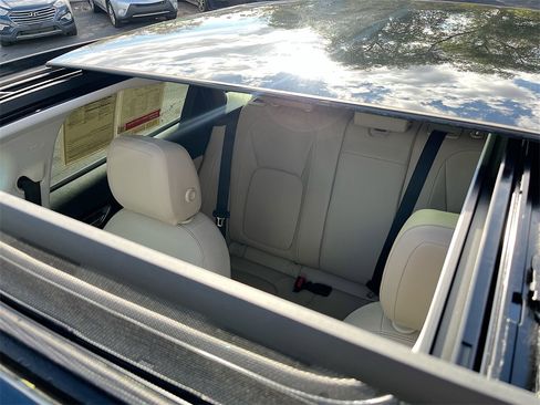 Used 2017 Jaguar F-PACE Premium image 22