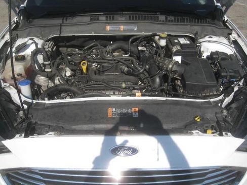 Used 2019 Ford Fusion SE image 32