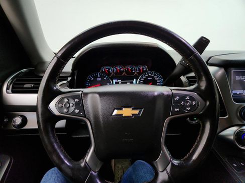 Used 2019 Chevrolet Suburban LT RWD image 18