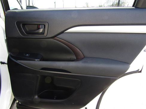 Used 2019 Toyota Highlander LE image 35