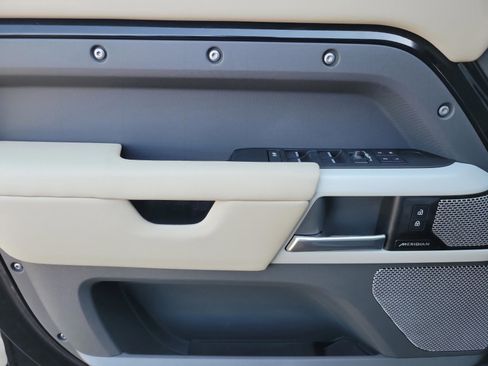 Used 2024 Land Rover Defender 130 S image 25