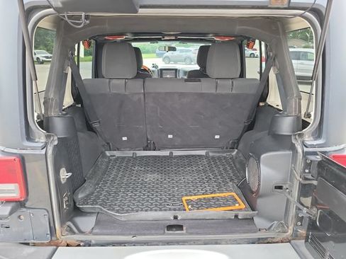 Used 2011 Jeep Wrangler Unlimited Sahara w/ Connectivity Group AWD/4WD image 21