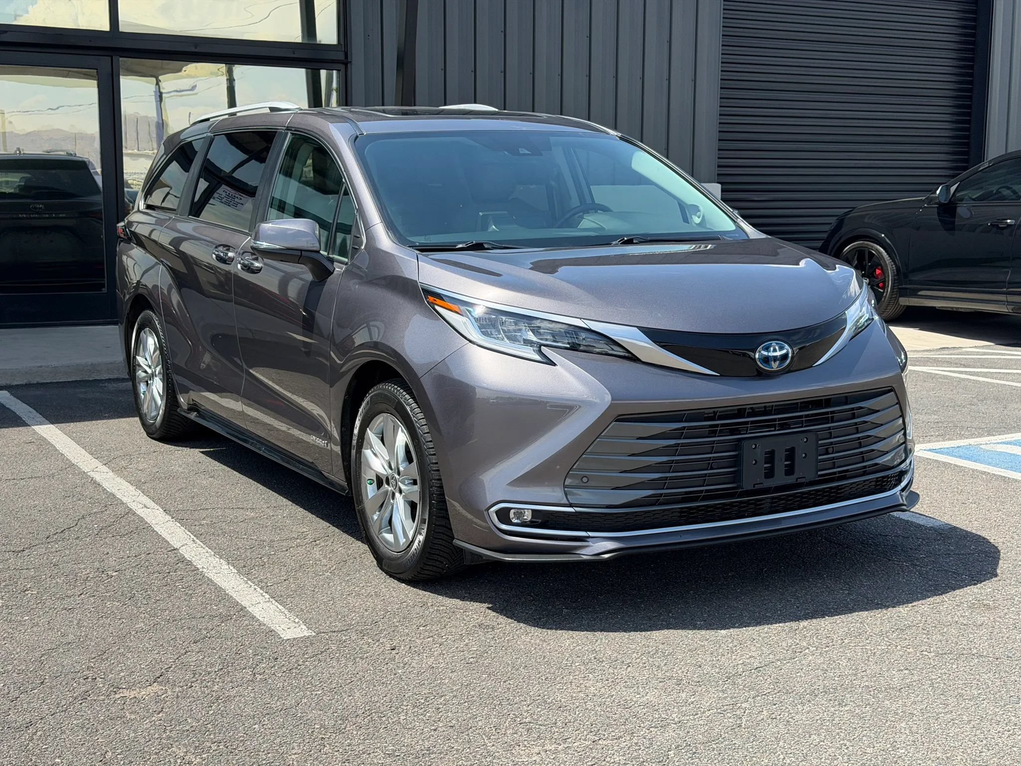 Used 2021 Toyota Sienna Limited FWD image 10