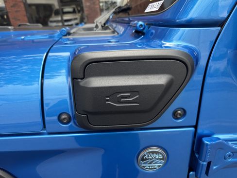 Certified 2022 Jeep Wrangler Unlimited Rubicon 4xe w/ Steel Bumper Group image 19