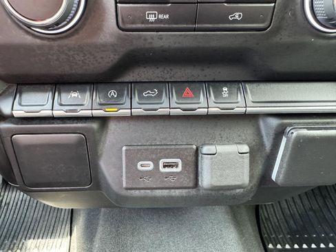 Certified 2022 Chevrolet Silverado 1500 Custom AWD/4WD image 23
