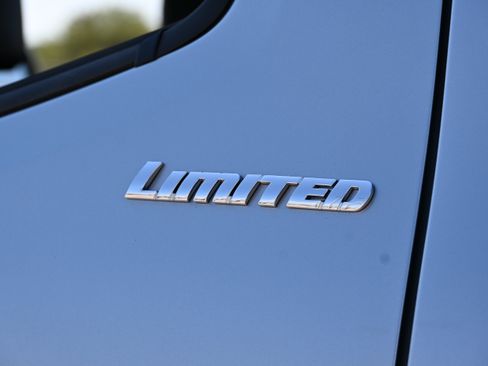 Used 2022 Toyota Tacoma Limited AWD/4WD image 39