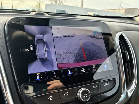 Used 2023 Chevrolet Equinox Premier image 16