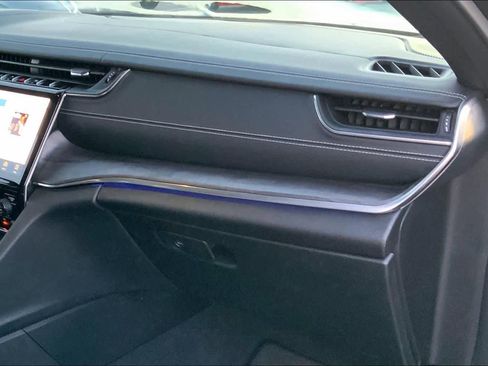 Used 2023 Jeep Grand Cherokee L Overland w/ Advanced Protech Group III image 18