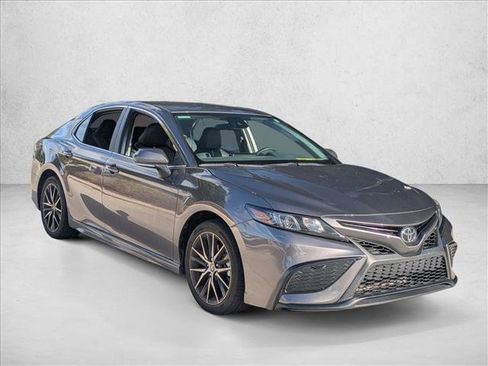 Certified 2023 Toyota Camry SE image 3