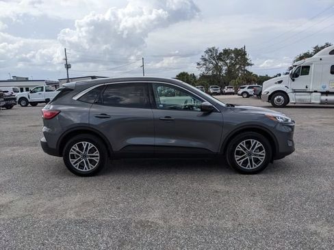 Certified 2022 Ford Escape SEL w/ Technology Package AWD/4WD image 3