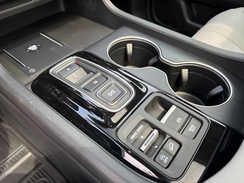 Used 2025 Honda Pilot Touring image 26