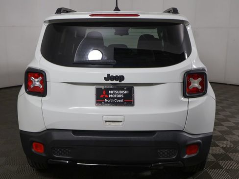Used 2018 Jeep Renegade Altitude FWD image 9