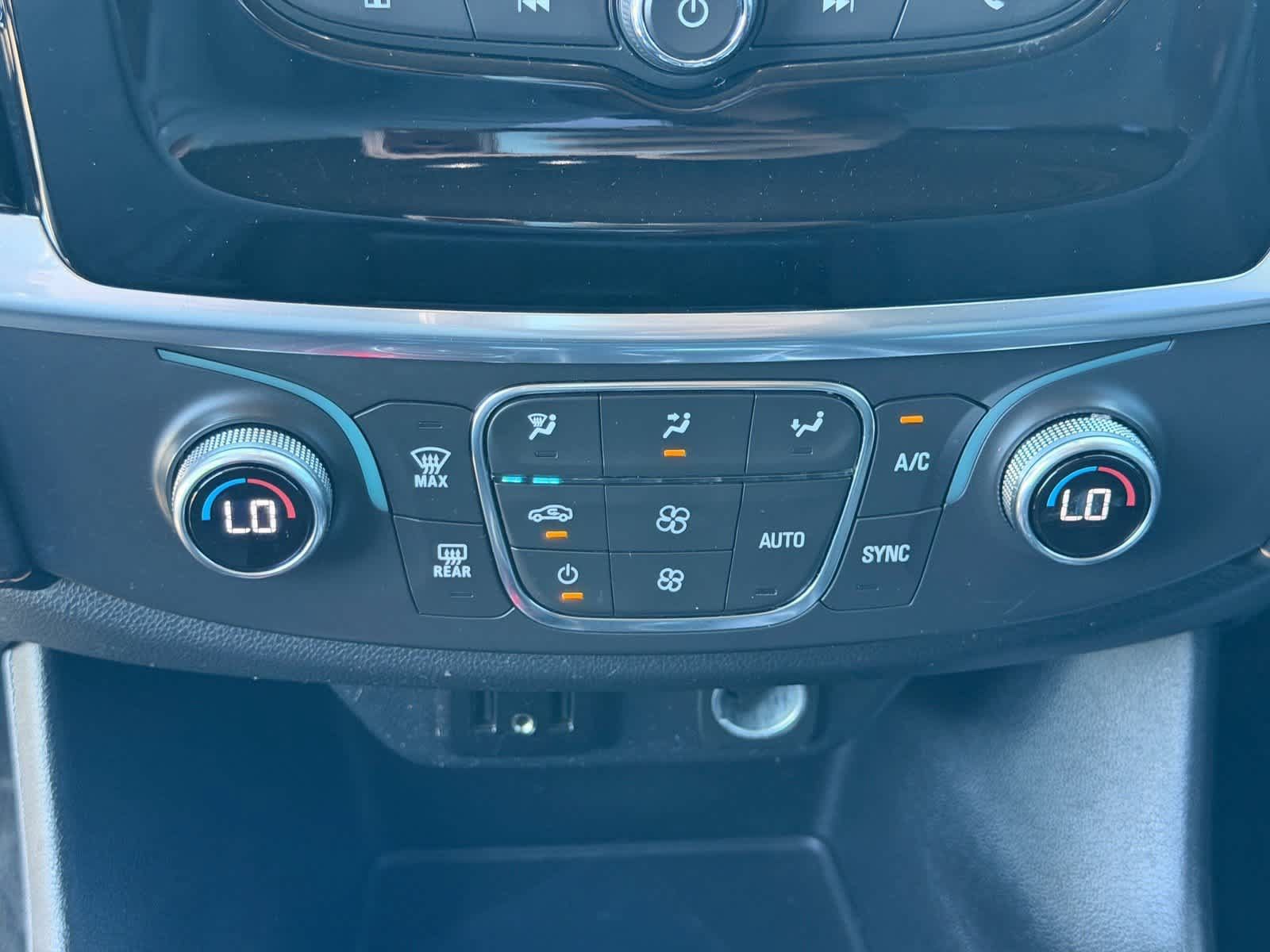 Used 2019 Chevrolet Traverse LT FWD image 21