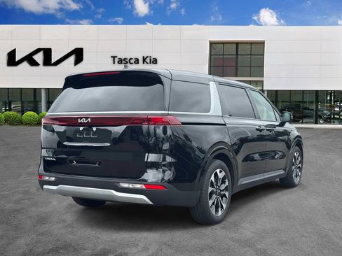 Used 2024 Kia Carnival EX FWD image 4