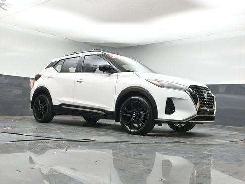 Used 2021 Nissan Kicks SR w/ SR Premium Package image 32