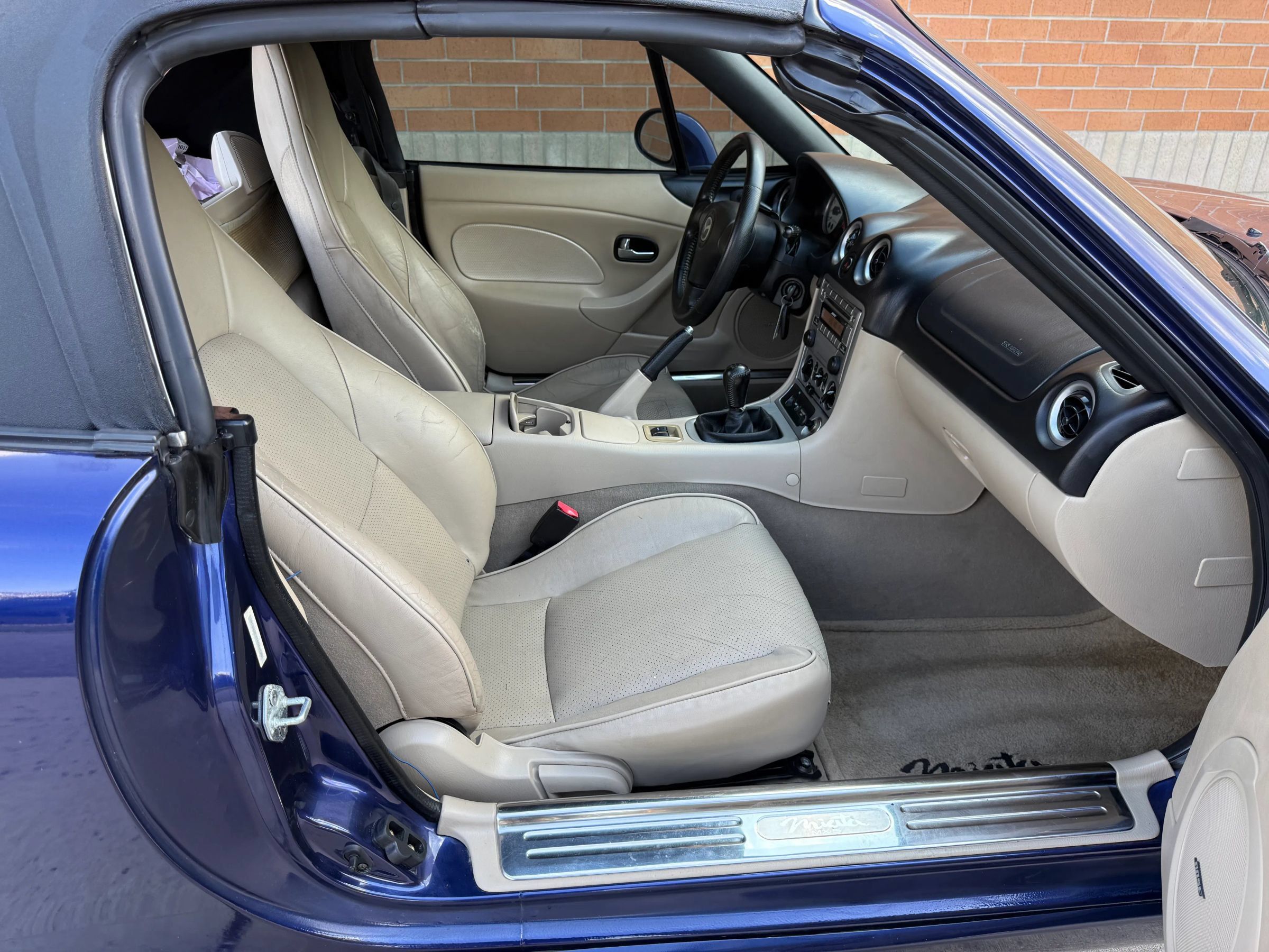 Used 2004 MAZDA MX-5 Miata LS w/ Sports Look Appearance Pkg RWD image 18