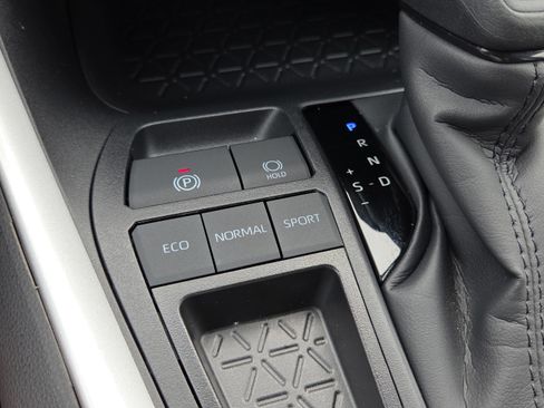 Certified 2025 Toyota RAV4 LE FWD image 22