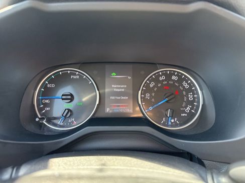 Used 2022 Toyota RAV4 XLE Premium image 11