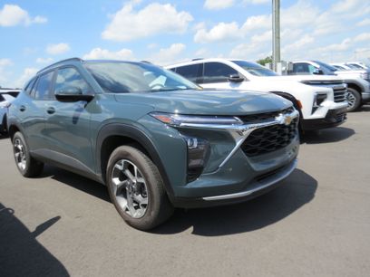 Used 2025 Chevrolet Trax LT w/ Driver Confidence Package