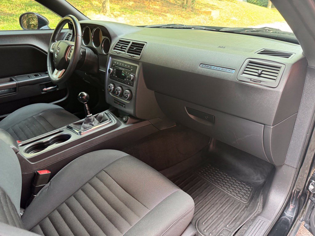 Used 2014 Dodge Challenger R/T RWD image 21