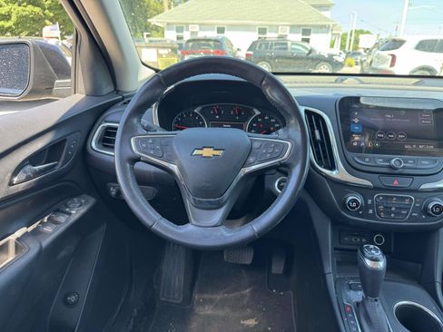 Used 2019 Chevrolet Equinox LT w/ Sun & Navigation Package AWD/4WD image 11