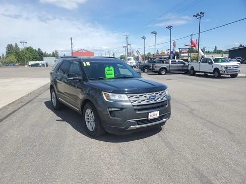 Used 2018 Ford Explorer XLT AWD/4WD image 4