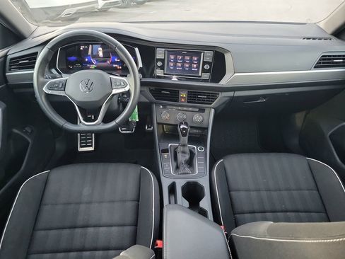 Used 2023 Volkswagen Jetta Sport image 9