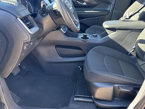 Used 2024 GMC Terrain SLE image 9