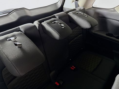 Used 2024 Nissan Pathfinder SV image 39