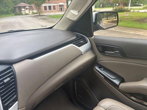 Used 2019 GMC Yukon XL SLT w/ Open Road Package image 3