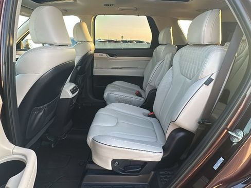 Used 2024 Hyundai Palisade Limited FWD image 33