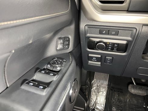 Used 2023 Ford Expedition XLT image 27