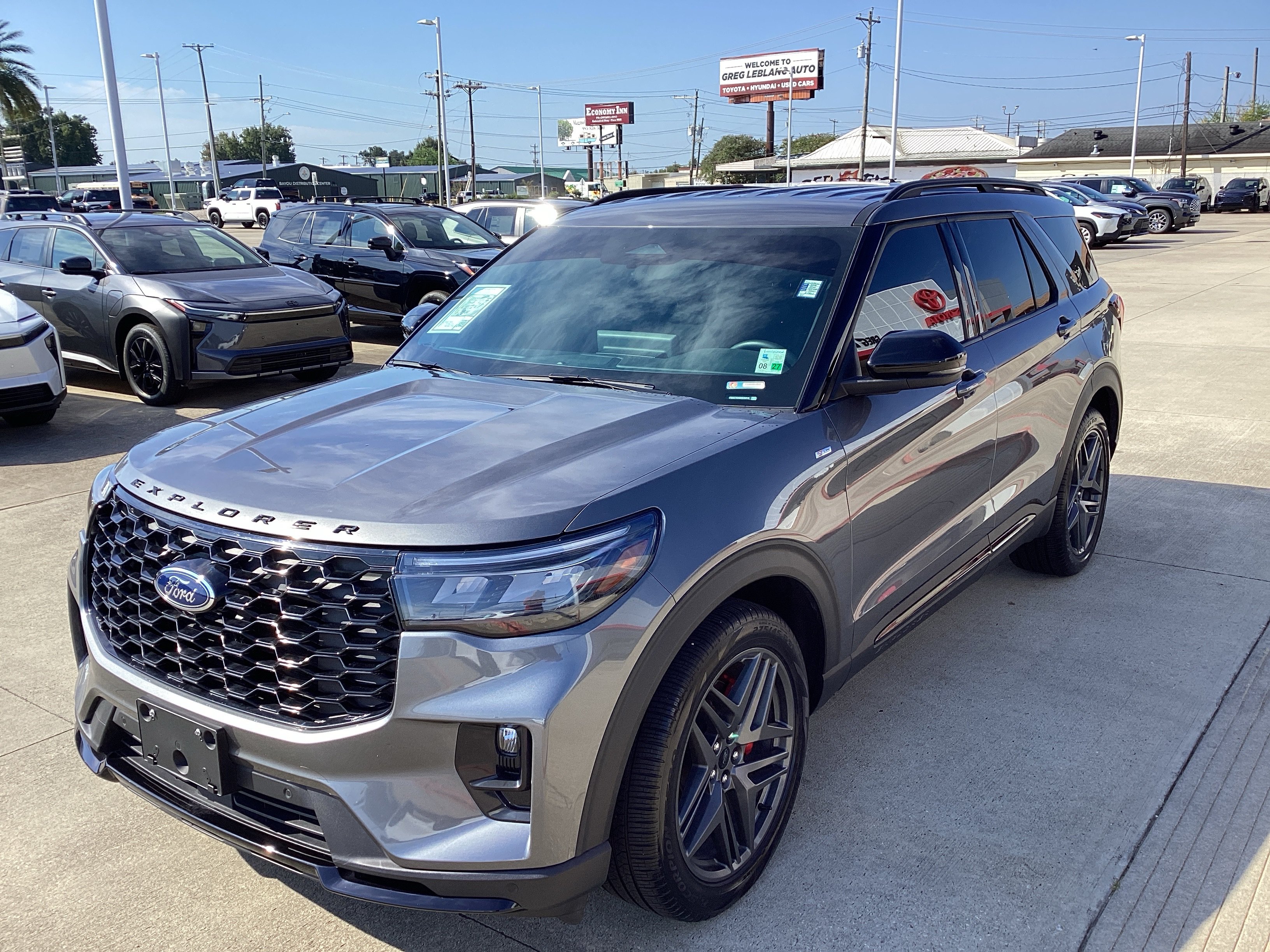 Used 2025 Ford Explorer ST-Line w/ Premium Package RWD image 5
