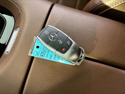 Used 2024 Mercedes-Benz GLE 450 4MATIC image 15