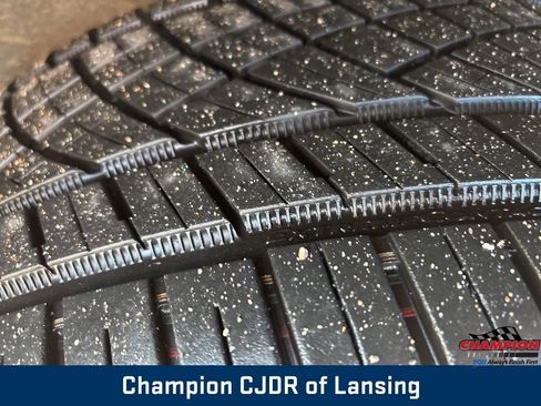 Used 2018 Jeep Grand Cherokee SRT image 11