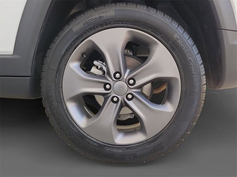 Used 2022 Jeep Compass Latitude image 8