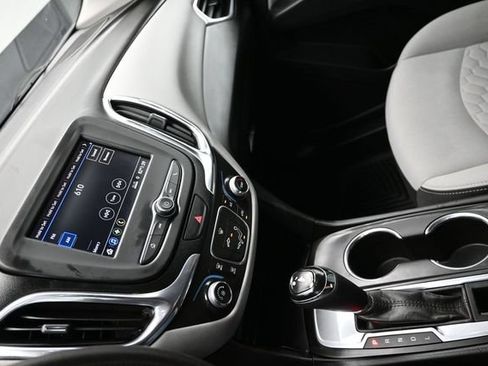 Used 2020 Chevrolet Equinox LS FWD image 16