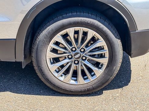 Used 2024 Cadillac XT4 Premium Luxury FWD image 5
