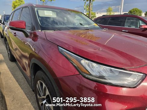 Used 2020 Toyota Highlander XLE AWD/4WD image 8