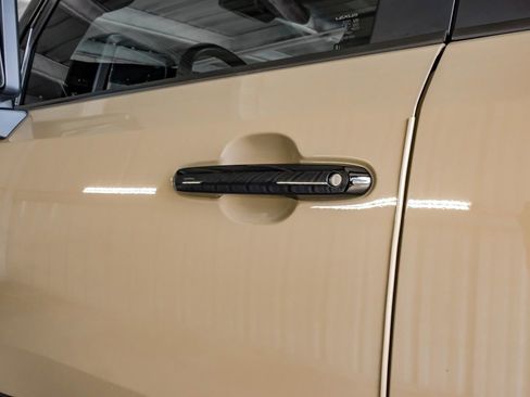 Used 2025 Lexus GX 550 image 40