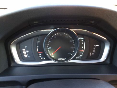 Used 2015 Volvo V60 T5 Cross Country image 10