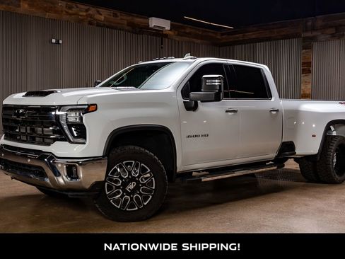 Used 2025 Chevrolet Silverado 3500 LTZ w/ LTZ Plus Package image 4