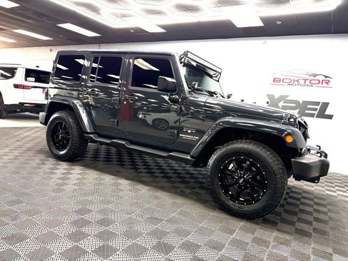 Used 2017 Jeep Wrangler Unlimited Sahara w/ Max Tow Package AWD/4WD image 2