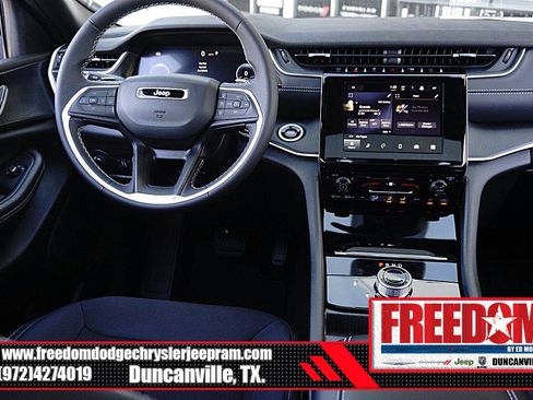 New 2025 Jeep Grand Cherokee L Laredo image 18