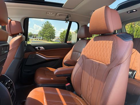 Used 2019 BMW X7 xDrive50i w/ Premium Package AWD/4WD image 9