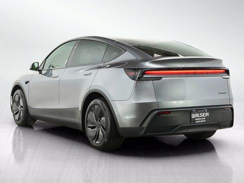 Used 2026 Tesla Model Y AWD image 3
