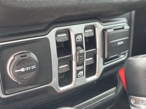 Used 2024 Jeep Gladiator Sport AWD/4WD image 16