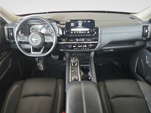 Used 2022 Nissan Pathfinder SL AWD/4WD image 9