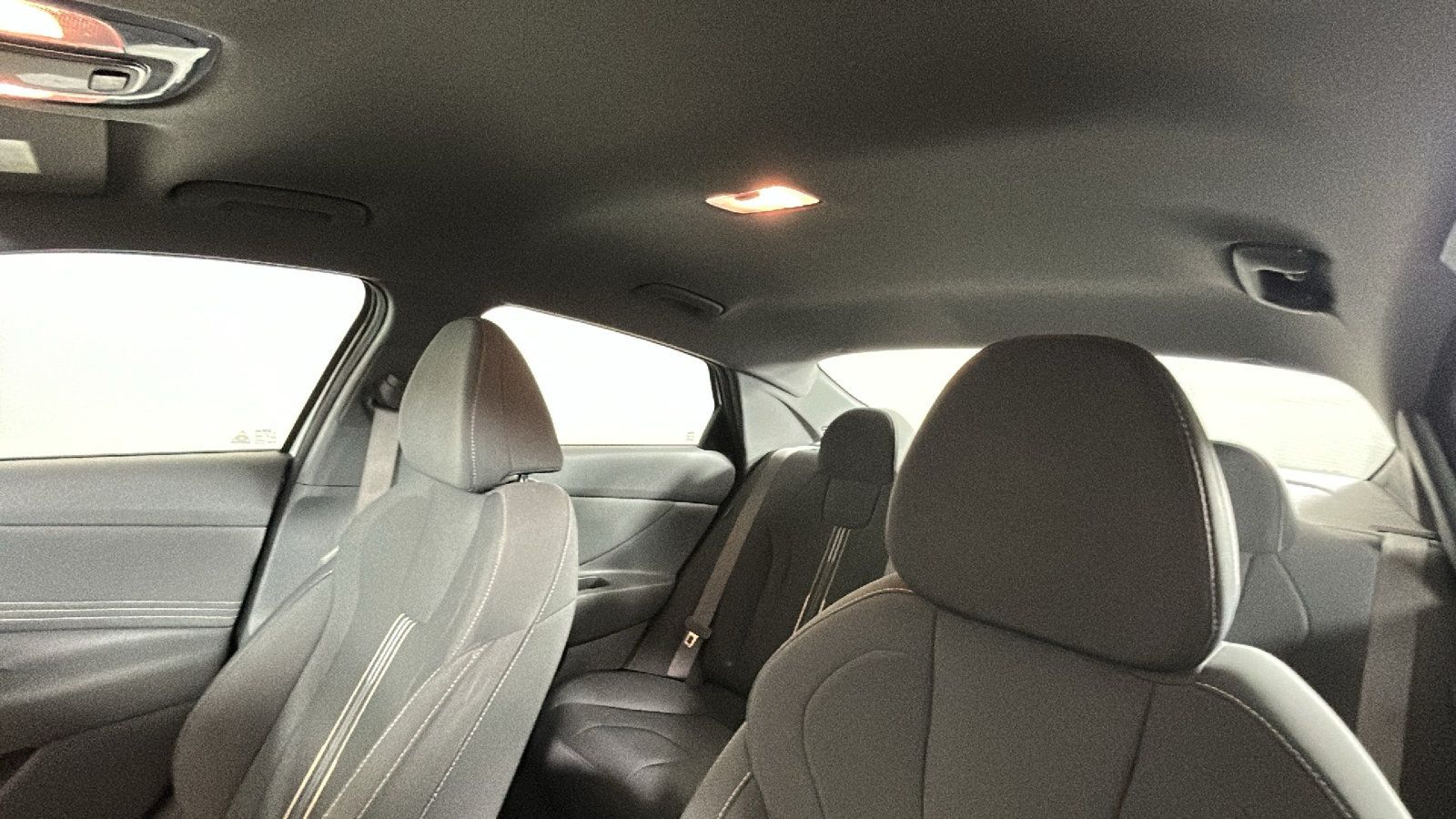 Used 2025 Hyundai Elantra SEL FWD image 15
