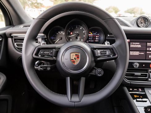 Certified 2026 Porsche Macan AWD/4WD image 13